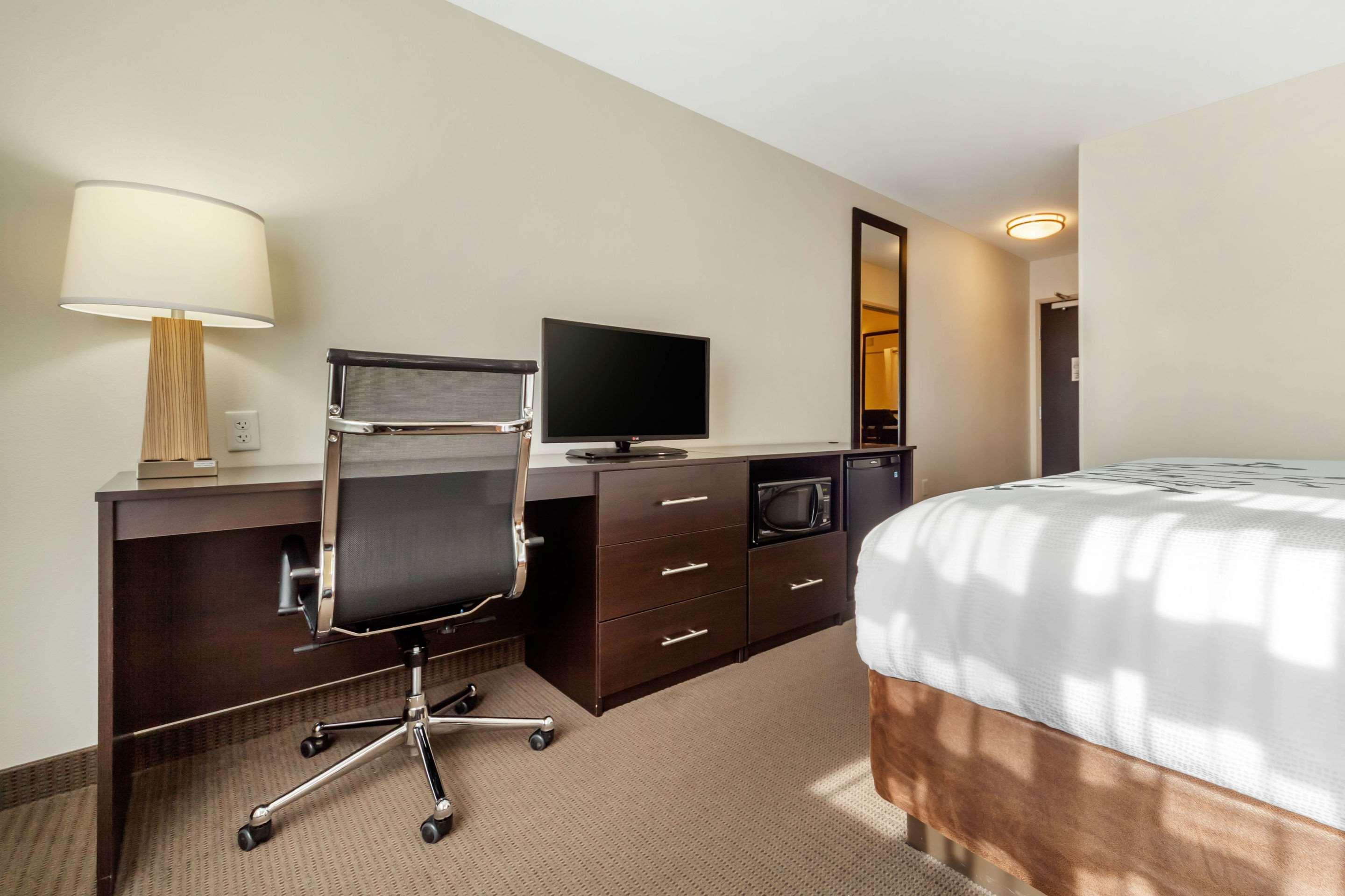 Sleep Inn & Suites Девилс-Лейк Экстерьер фото