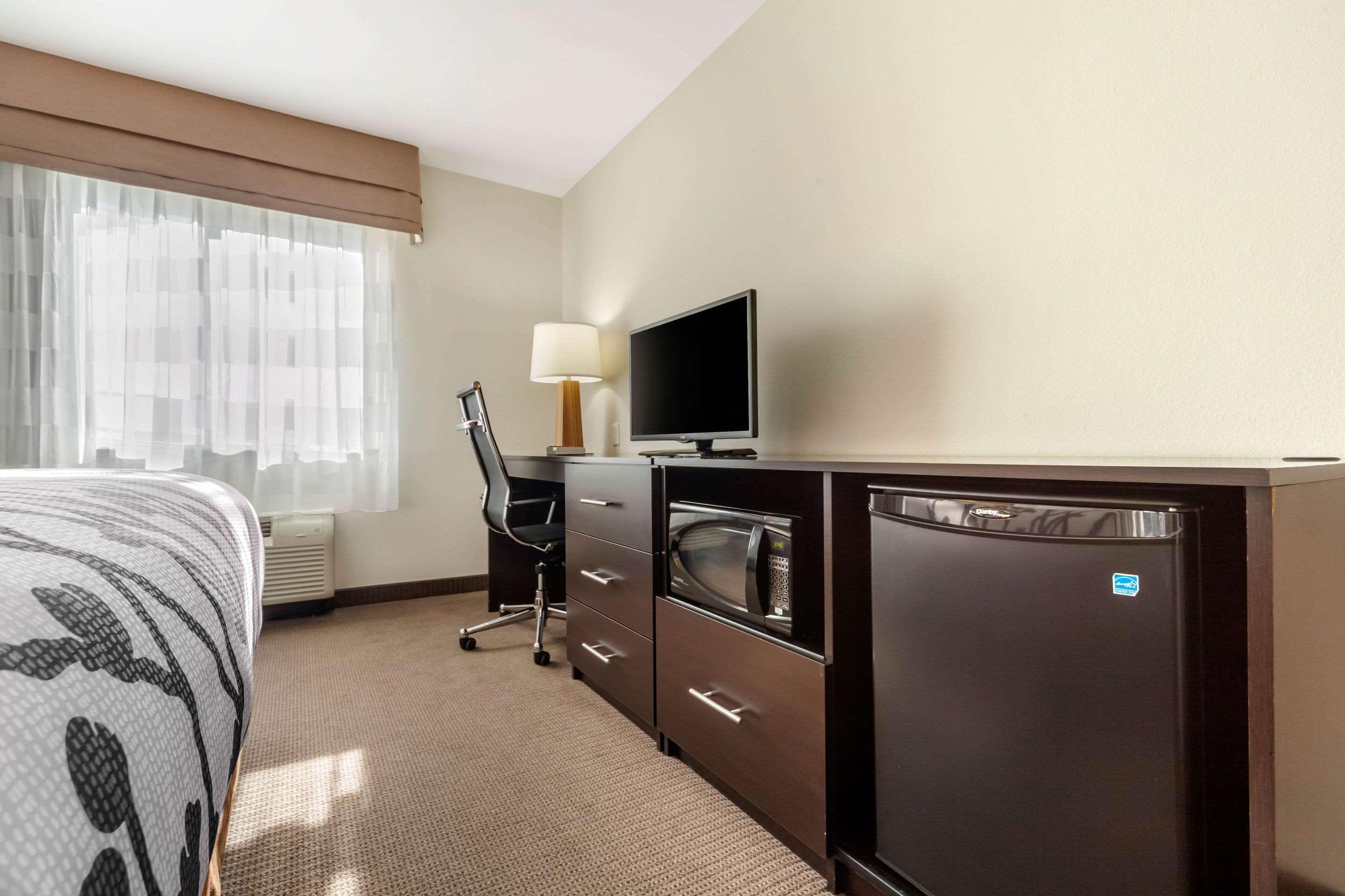 Sleep Inn & Suites Девилс-Лейк Экстерьер фото