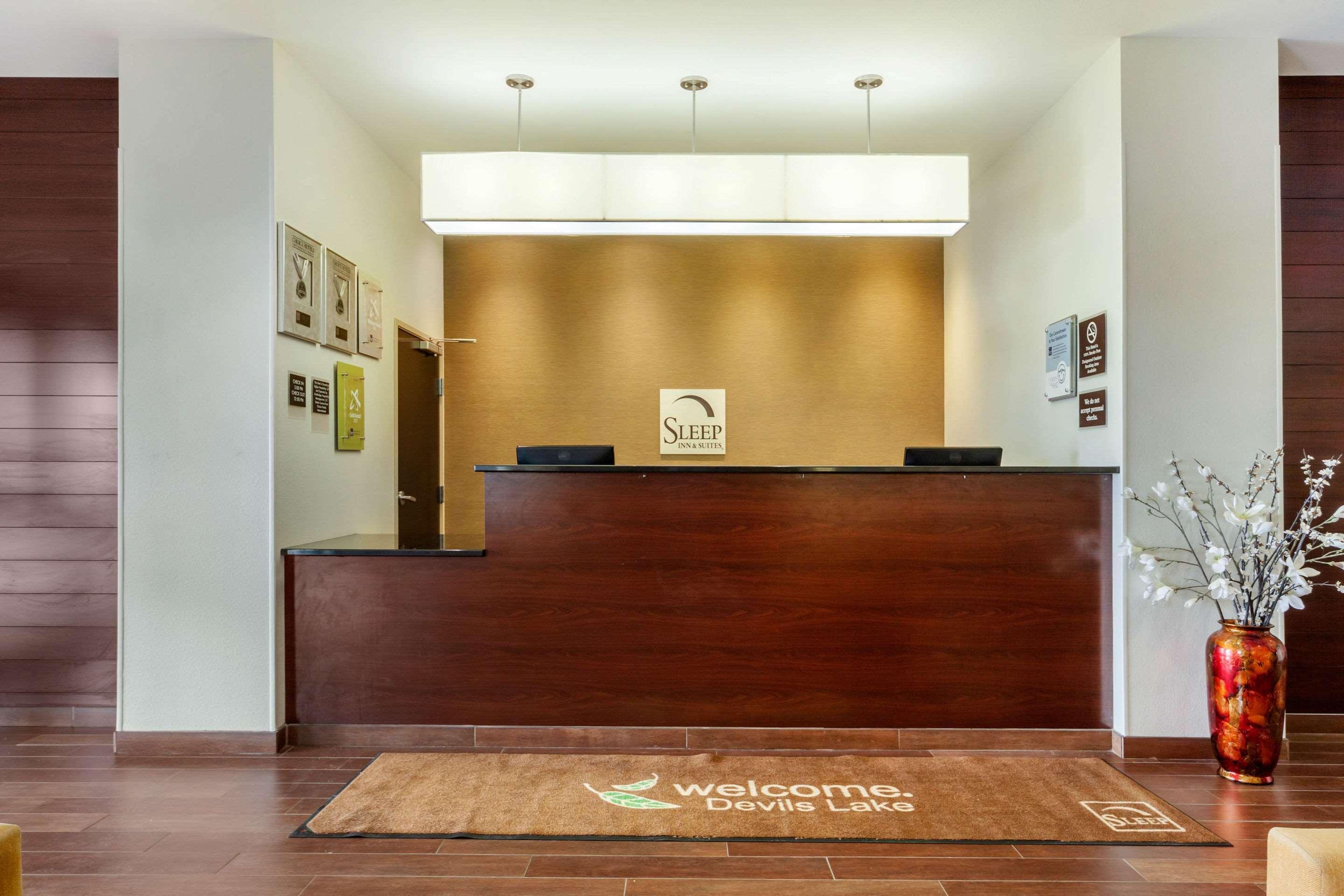 Sleep Inn & Suites Девилс-Лейк Экстерьер фото